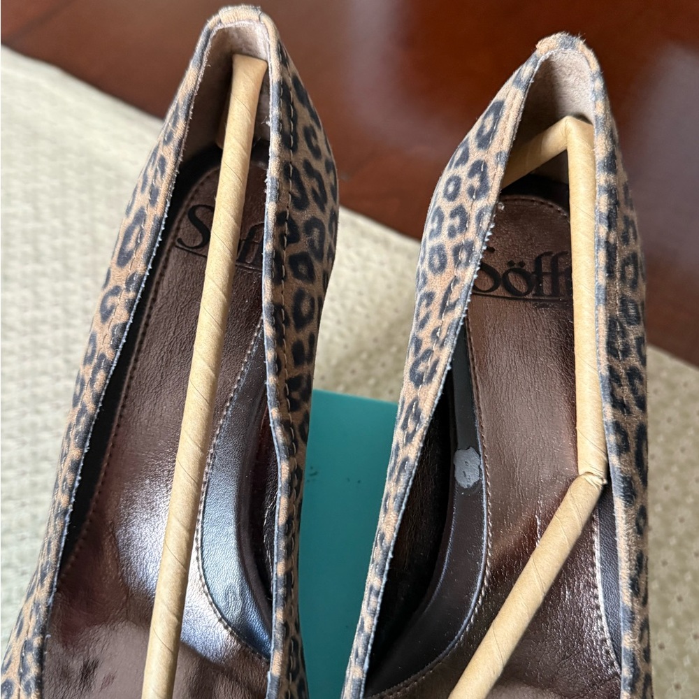 Sofft Leopard print wedge heel shoes Sz 7.5 - Picture 7 of 9